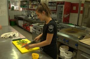 Učenci kuhali v hotelski kuhinji 20